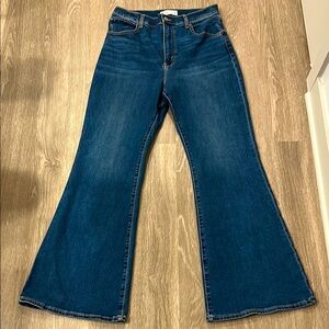 Abercrombie & Fitch - The Flare Ultra High Rise Curve Love Jeans